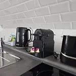 Hexagon By Namaste Elite דירה *